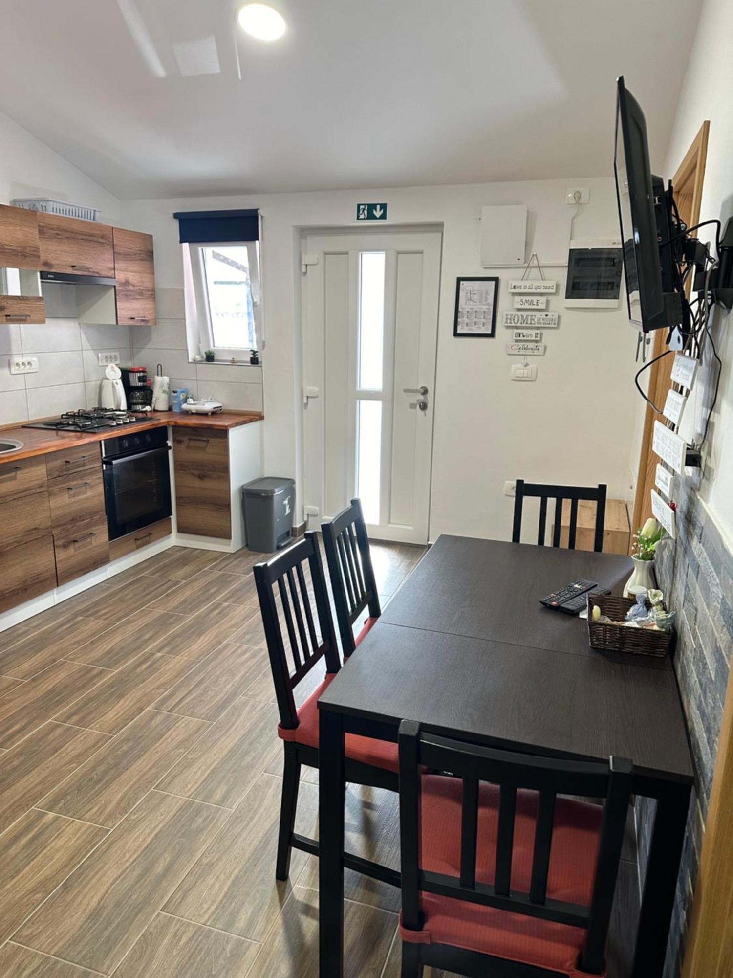 Apartma Mia Crni Kal Екстер'єр фото